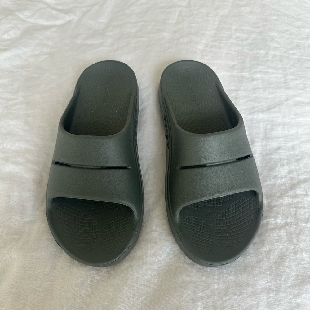 OOFAS ooahh Dark Green Slide Sandals women’s size 7